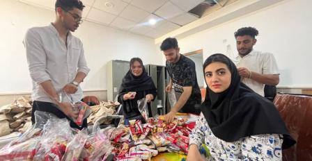 بسته بندی و توزیع پک های خوراکی به مناسبت گرامیداشت هفته سراهای دانشجویی در بین دانشجویان خوابگاهی